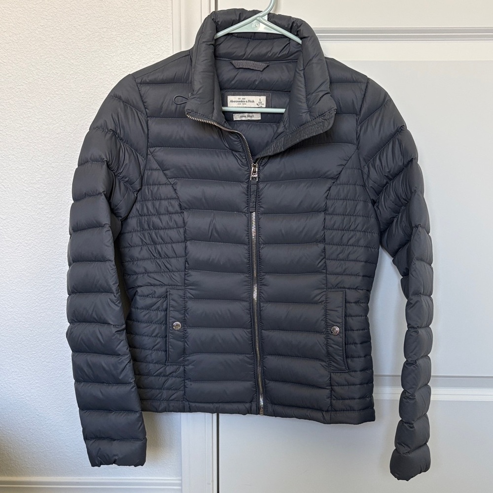 Abercrombie & Fitch Women's Quilted Packable Puffer Jacket Gray